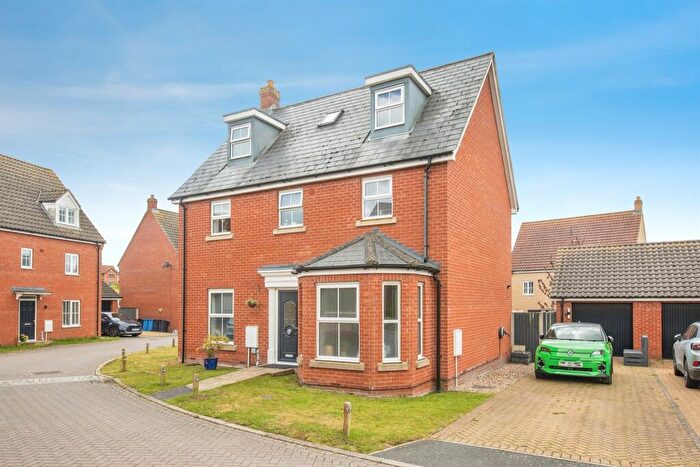 6 Bedroom Detached House For Sale In Emma Girling Close, Hadleigh, Ipswich, IP7
