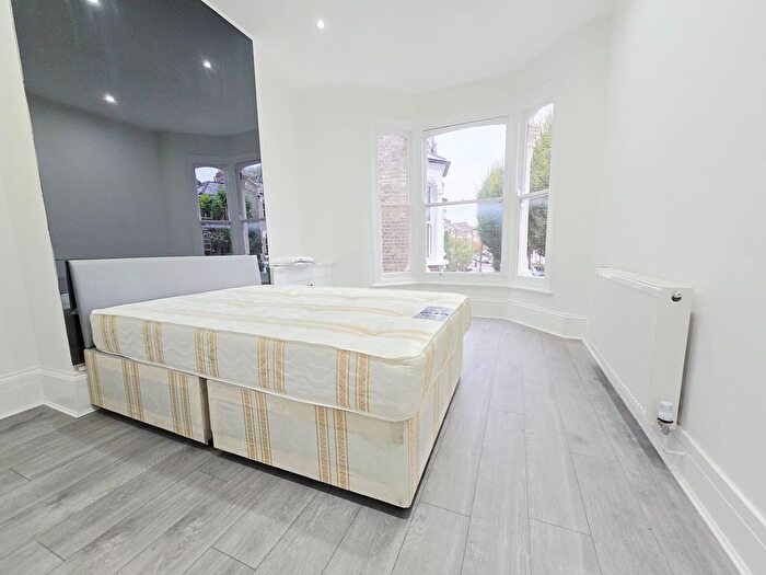 3 Bedroom Flat To Rent In Tabley Road, Tufnell Park, N7