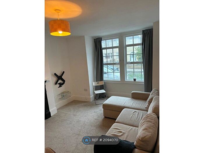 3 Bedroom Flat To Rent In Perry Rise, London, SE23