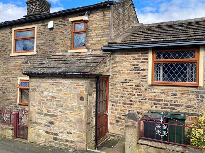 3 Bedroom Cottage For Sale In Ladysmith Road, Queensbury, Bradford, BD13