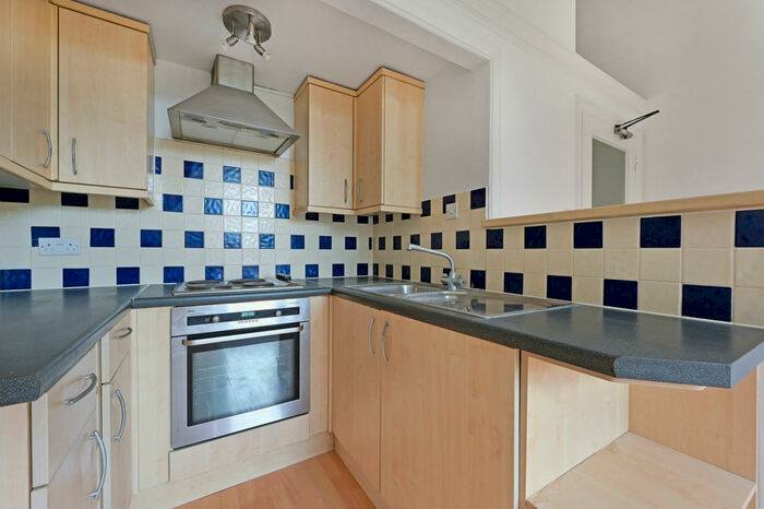 Flat To Rent In Portsmouth Road, Surbiton, KT6