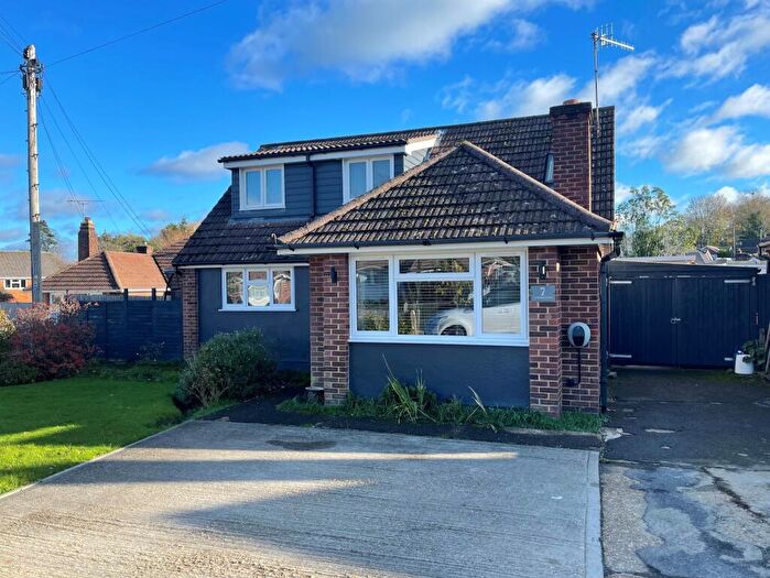 3 Bedroom Chalet For Sale In Hollybank Close, Hythe, SO45