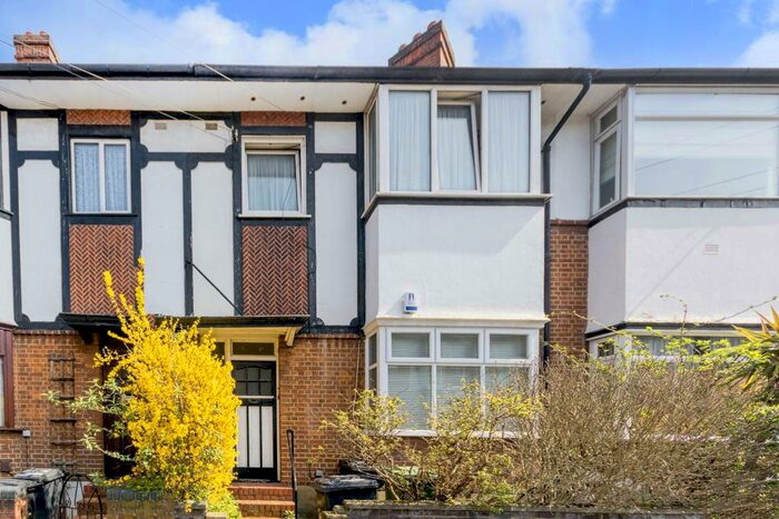 2 Bedroom Flat To Rent In Old Road, Blackheath, London, SE13