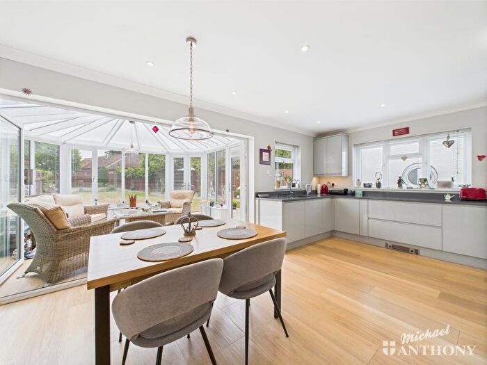 4 Bedroom Detached House For Sale In Heath Road, Leighton Buzzard, Bedfordshire, LU7