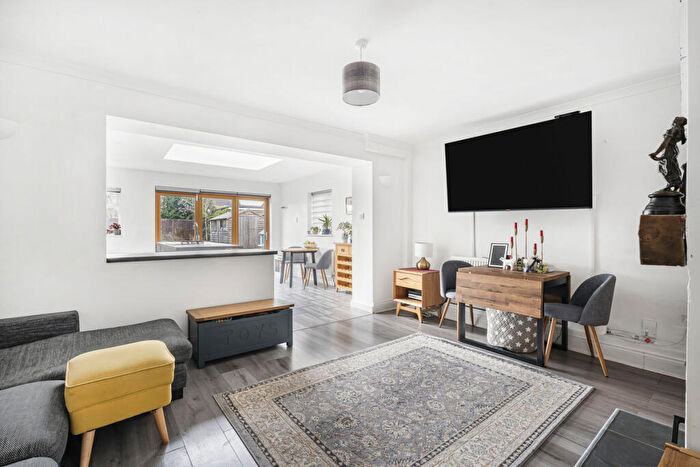 3 Bedroom End Of Terrace House For Sale In Cherwell Avenue, Kidlington, OX5