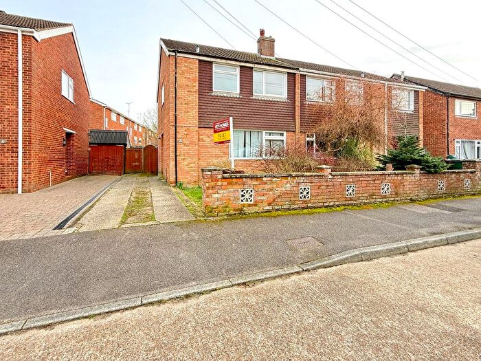 3 Bedroom Semi-Detached House To Rent In Swallowfield, Ashford, TN24