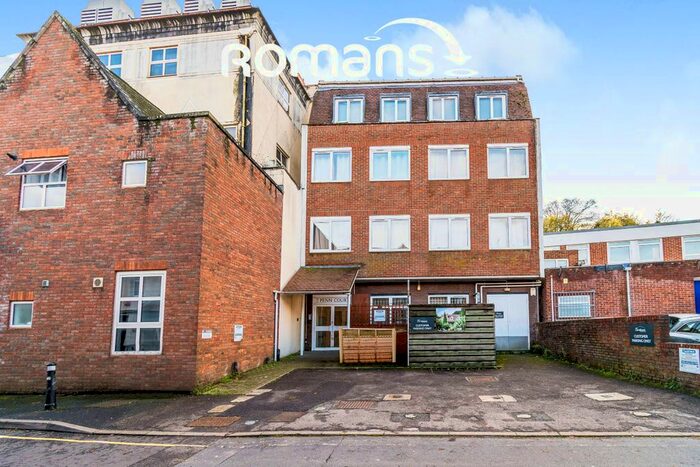2 Bedroom Flat To Rent In Swan Lane, Winchester, SO23