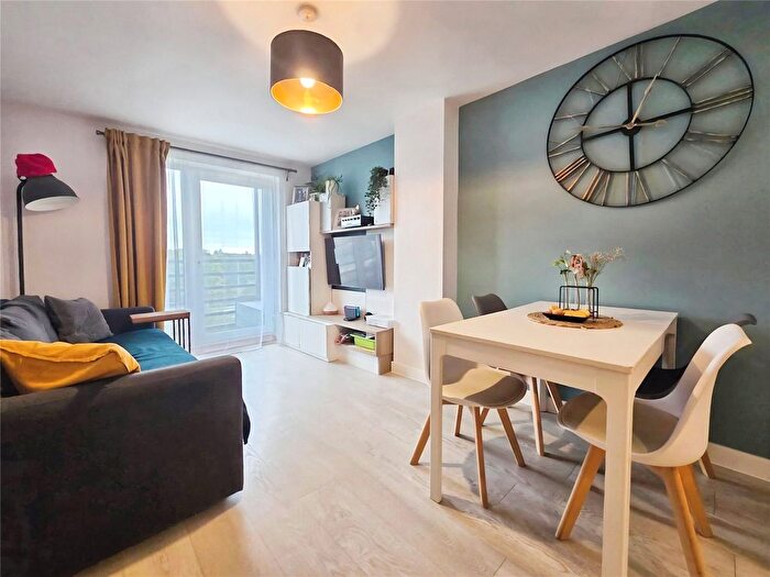 2 Bedroom Flat For Sale In Webster Close, Bracknell, Berkshire, RG12