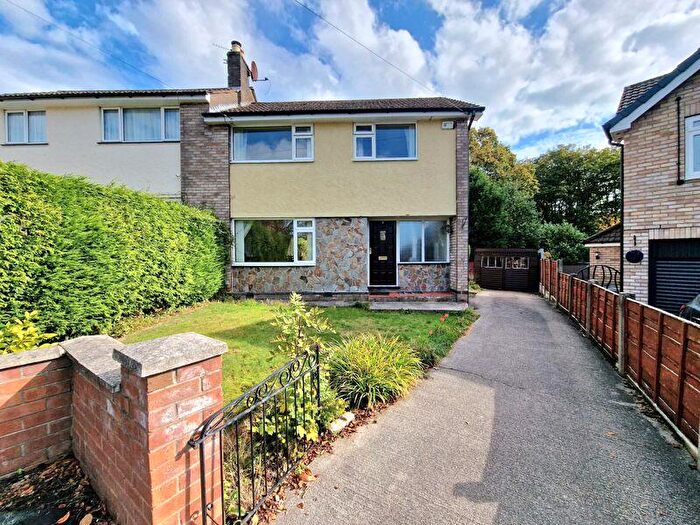 3 Bedroom Semi-Detached House For Sale In Dorfield Close, Bredbury, SK6
