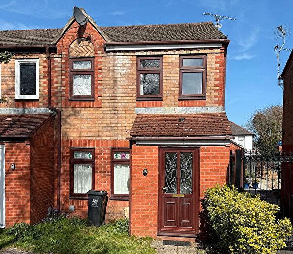 3 Bedroom End Of Terrace House To Rent In Hartley Place, Cardiff, CF11