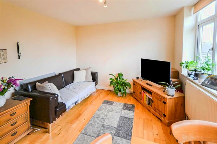 2 Bedroom Flat To Rent In Grand Drive, London SW20