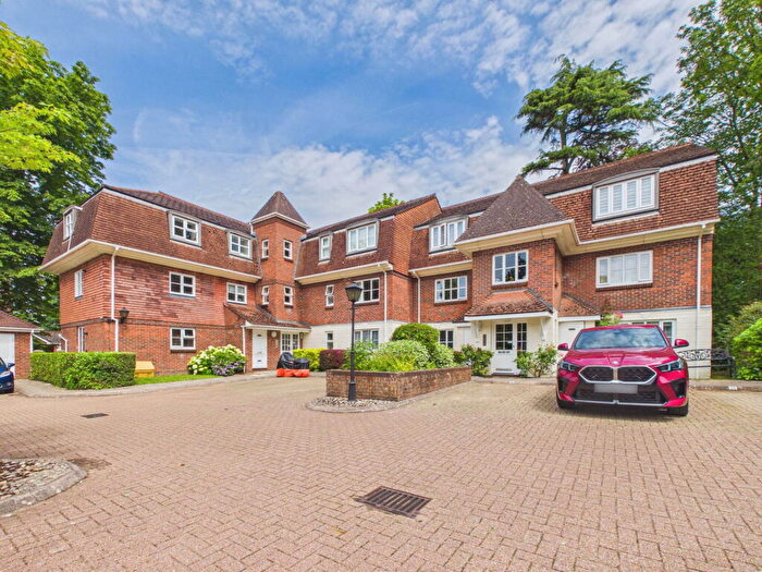 2 Bedroom Flat For Sale In North Parade, Horsham, RH12