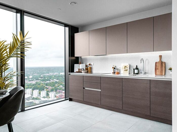 3 Bedroom Flat To Rent In The Mercian, Broad Street Birmingham, B15