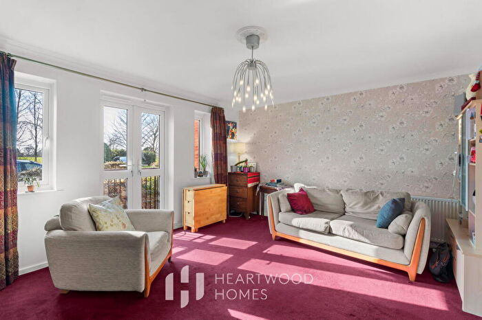 2 Bedroom Apartment For Sale In Park View Close, St. Albans, AL1