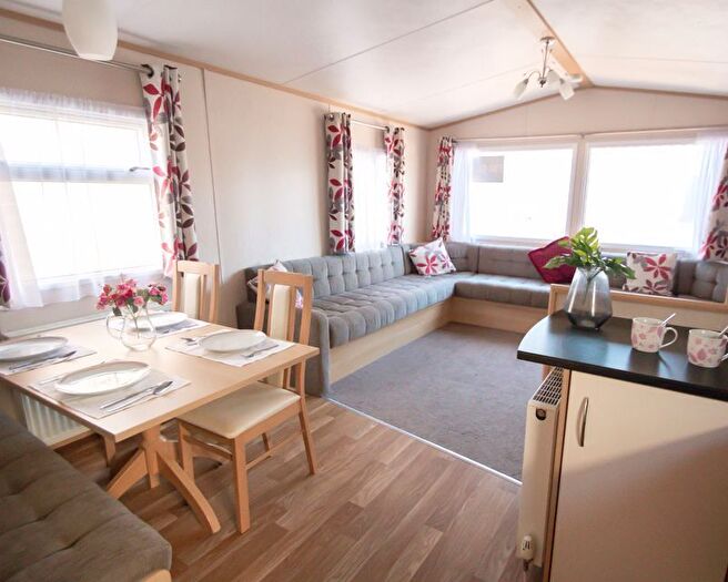 2 Bedroom Park Home For Sale In Ringwood Road, St. Leonards, Ringwood, BH24