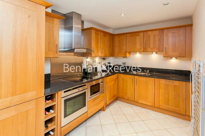 2 Bedroom Flat To Rent In Temple House, Temple Avenue, EC4Y