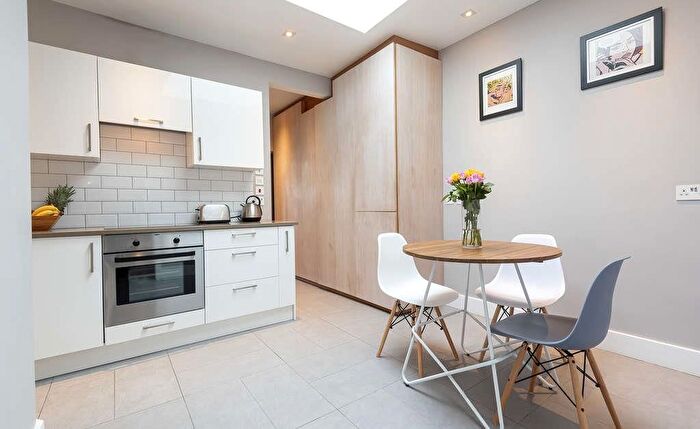 2 Bedroom Flat To Rent In Frinton House, Rushcroft Road, London, SW2