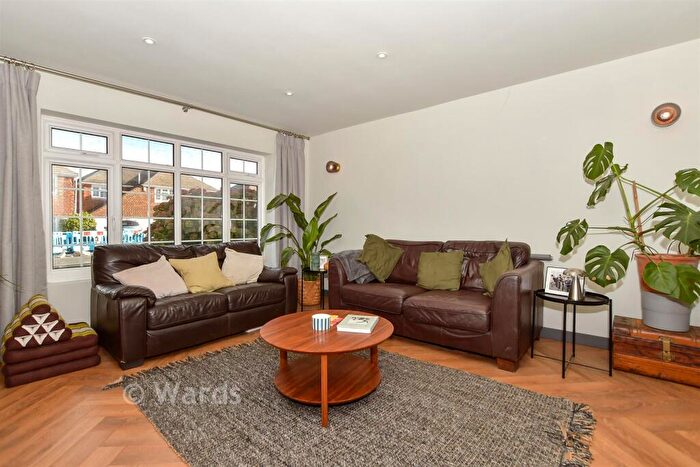 3 Bedroom Detached House For Sale In Norrington Road, Maidstone, Kent, ME15