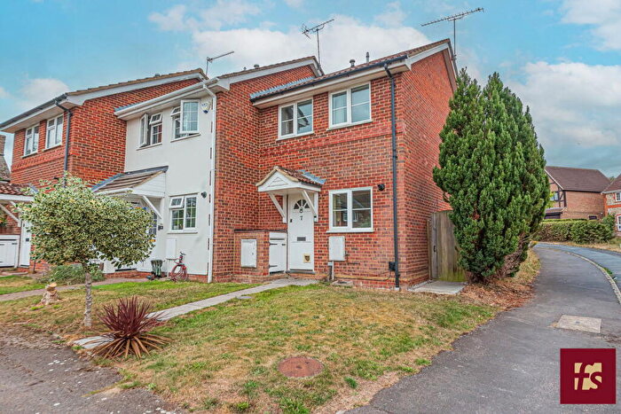 2 Bedroom End Of Terrace House To Rent In Throgmorton Road, Yateley, Hampshire, GU46