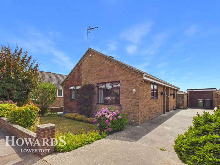 2 Bedroom Detached Bungalow For Sale In Windermere Park, Lowestoft, NR32