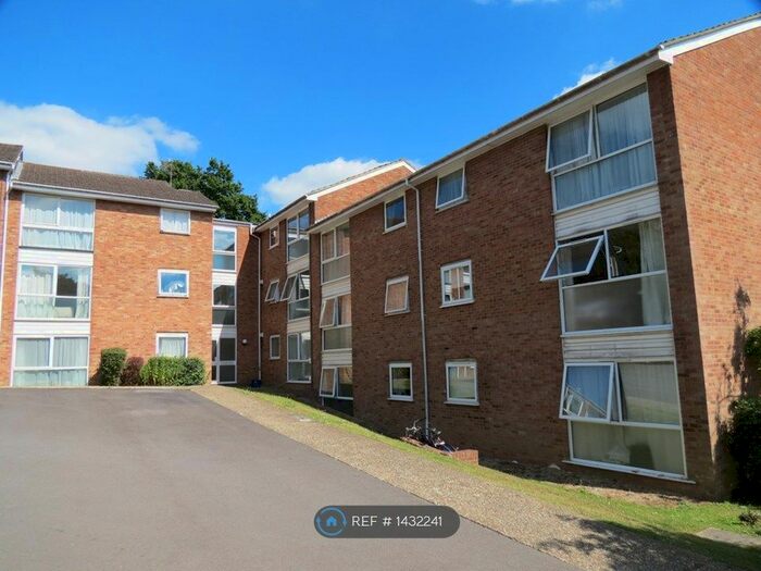 2 Bedroom Flat To Rent In Fairview Gardens, Farnham, GU9