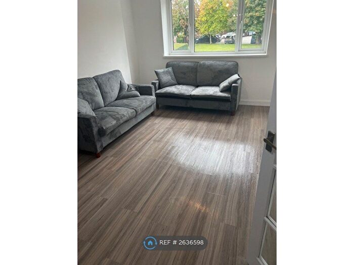 2 Bedroom Flat To Rent In Imogen Court, Salford, M5