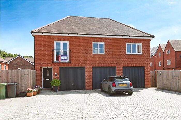 2 Bedroom Detached House For Sale In Gatekeeper Hill, Curbridge, Southampton, Hampshire, SO30