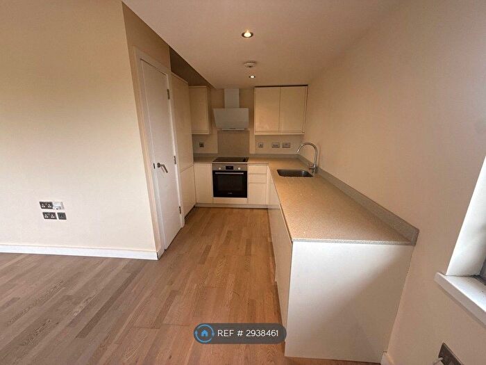 1 Bedroom Flat To Rent In Cleeve Road, Sutton, KT22