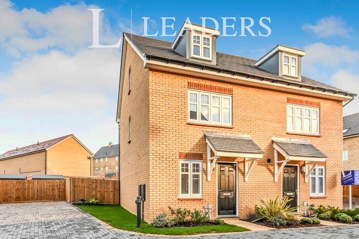 4 Bedroom Town House To Rent In Willowsway Road, Bedford, MK42