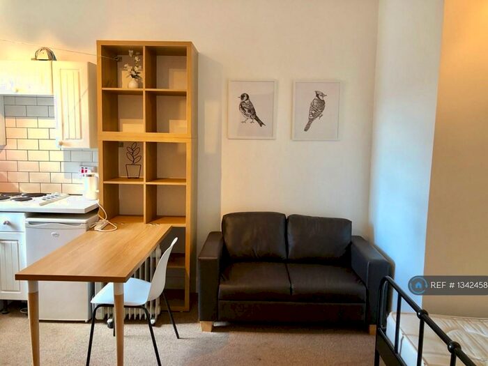 Studio To Rent In Causewayside, Edinburgh, EH9