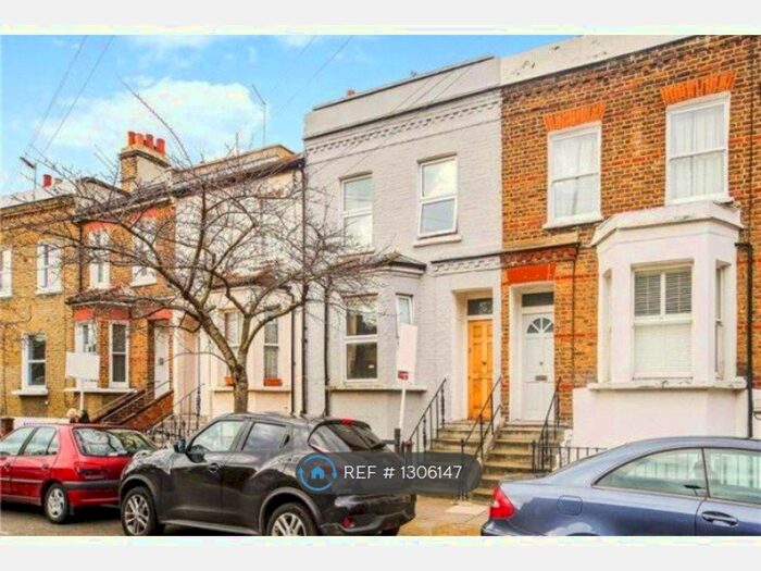 1 Bedroom Maisonette To Rent In Gayford Road, London, W12