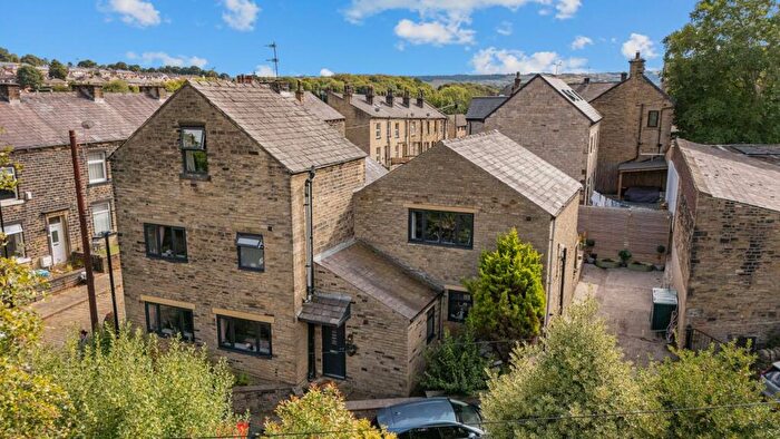 5 Bedroom Detached House For Sale In Crossley Hill, Salterhebble, HX3