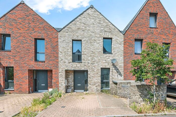 3 Bedroom Terraced House For Sale In Chapel Road, Tilbury, RM18
