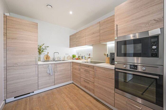 1 Bedroom Flat To Rent In Kingfisher Heights, Silvertown, London, E16