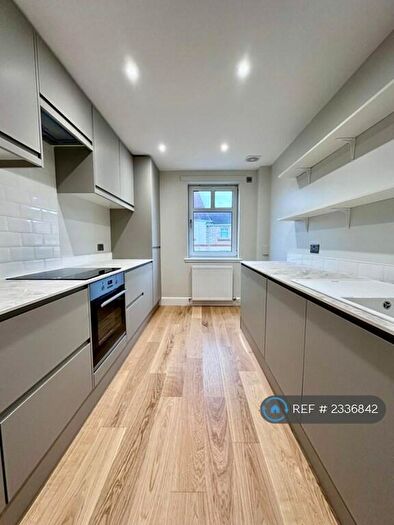 2 Bedroom Flat To Rent In Sinclair Place, Edinburgh, EH11