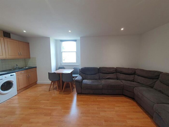 2 Bedroom Flat To Rent In Western Elms Avenue, Reading, RG30