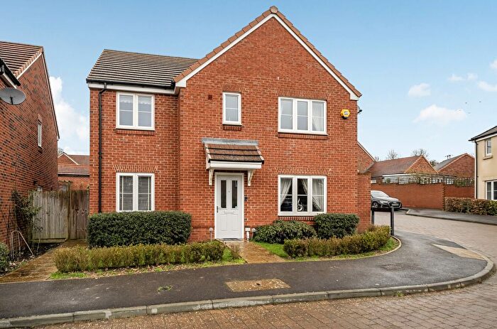 5 Bedroom Detached House For Sale In Reynolds Drive, Alton, Hampshire, GU34