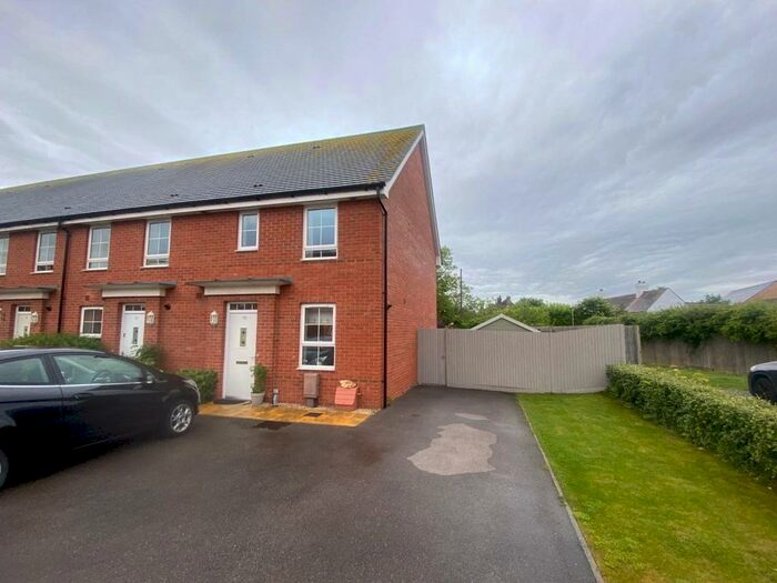 3 Bedroom End Of Terrace House To Rent In Catalina Close, Lee-On-The-Solent, Hampshire, PO13