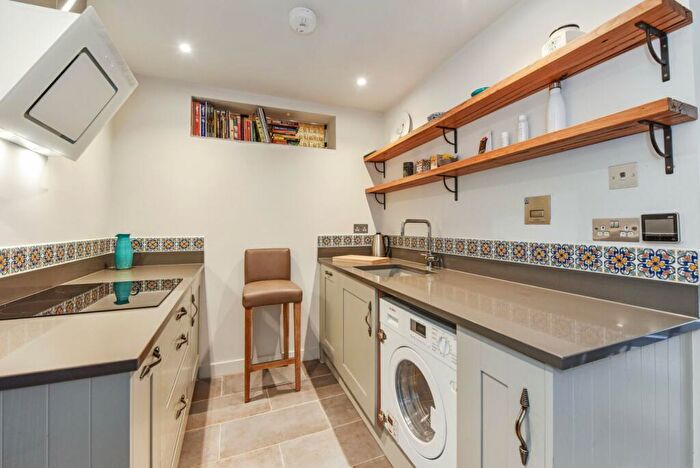 1 Bedroom Detached House For Sale In Chapel Street, Petersfield, Hampshire, GU32