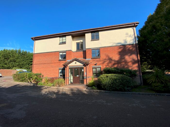 1 Bedroom Flat To Rent In White Rose Lane, Woking, GU22