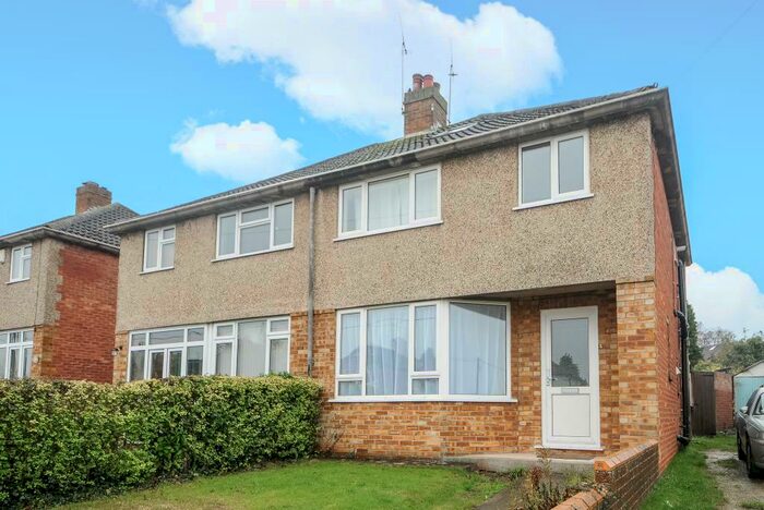 4 Bedroom Semi-Detached House To Rent In Kennington, Oxford, OX1