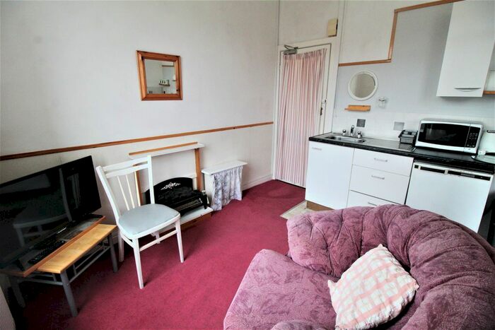 1 Bedroom Flat To Rent In Ripponden Road, Moorside, Oldham, OL1