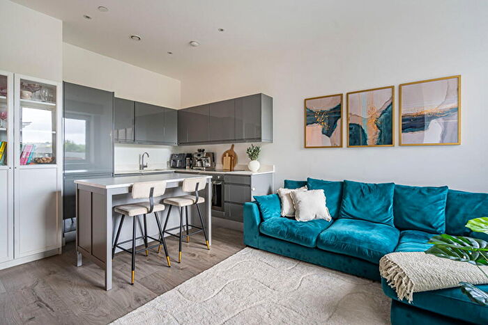 2 Bedroom Apartment For Sale In Ladymead, Guildford, GU1