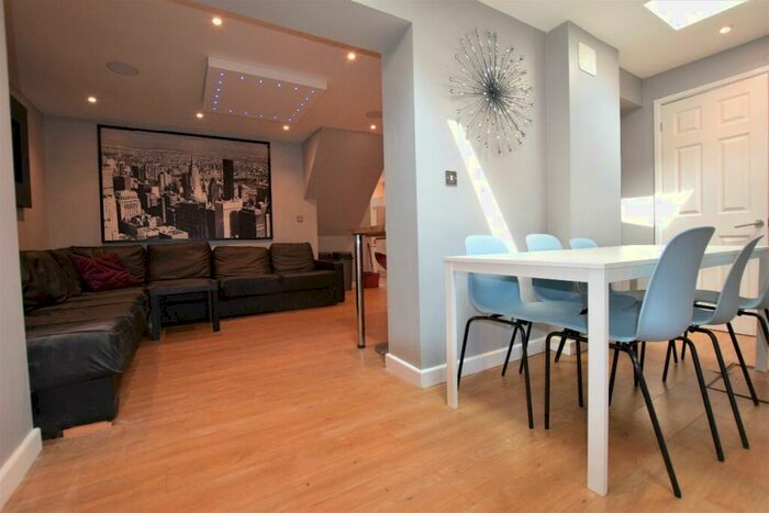 6 Bedroom Terraced House To Rent In Godden Road - Ukc Location, CT2