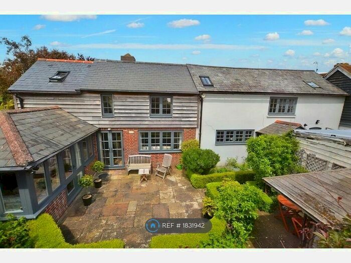 3 Bedroom Detached House To Rent In East Street, Petworth, GU28