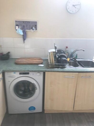 2 Bedroom Flat To Rent In Barlow Moor Road, Manchester, Greater Manchester, M20