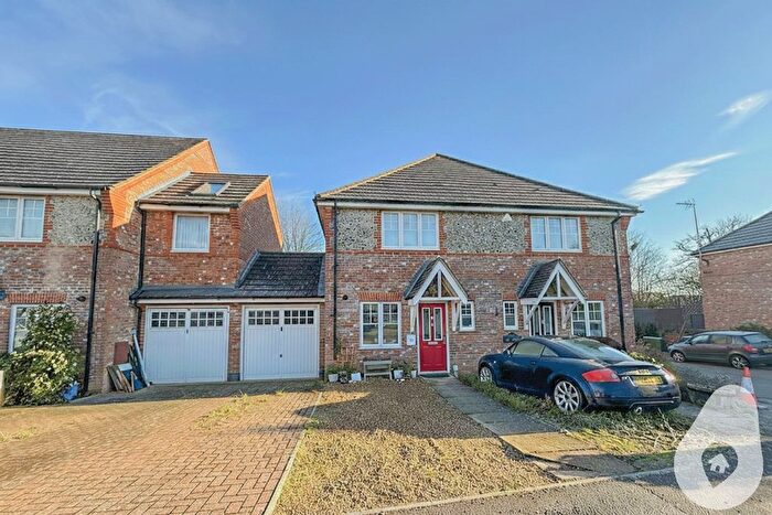 3 Bedroom Semi Detached House For Sale In Knebworth Gate, Stevenage, Hertfordshire, SG2