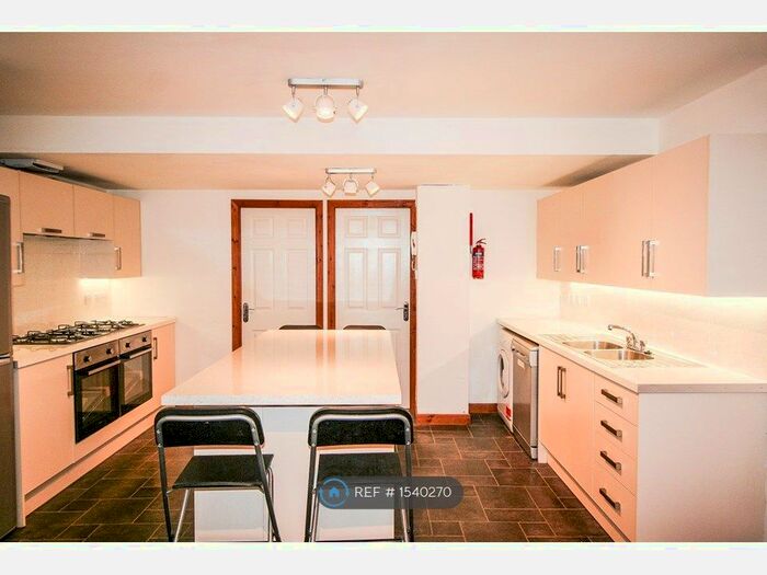 8 Bedroom Terraced House To Rent In Brailsford Road, Manchester, M14