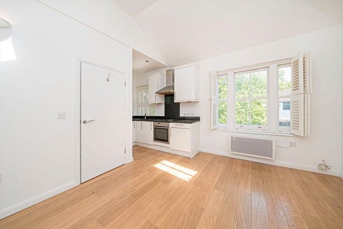 1 Bedroom Flat To Rent In Houblon Road, Richmond, TW10