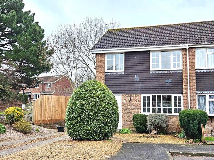3 Bedroom Semi Detached House For Sale In Heather Chase, Bishopstoke, SO50